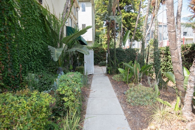 Photo - 10900 Blix St