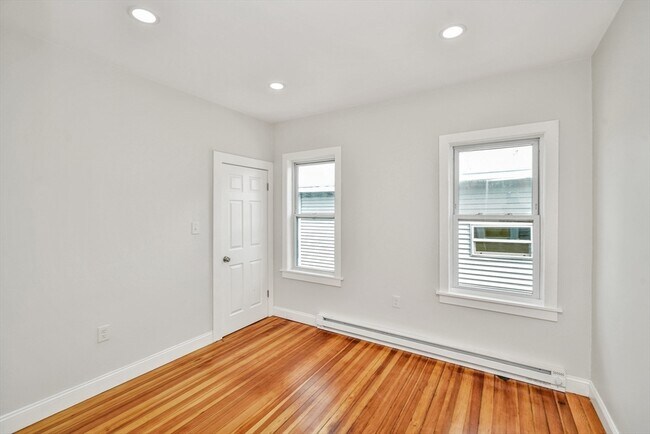 Photo - 53 Woodford St Unit 2