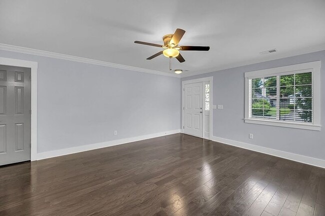 Photo - 2477 Melville Rd