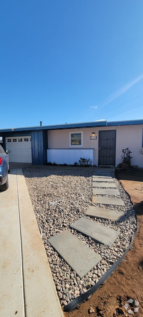 Building Photo - 3Bed/2Bath House w/1-Car Garage, Great Yar...
