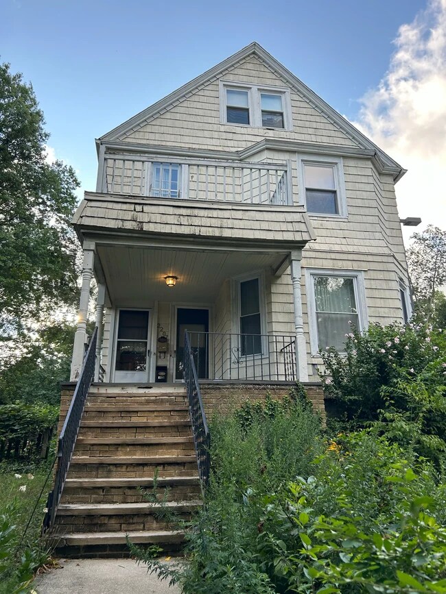 2207 Grandview Ave