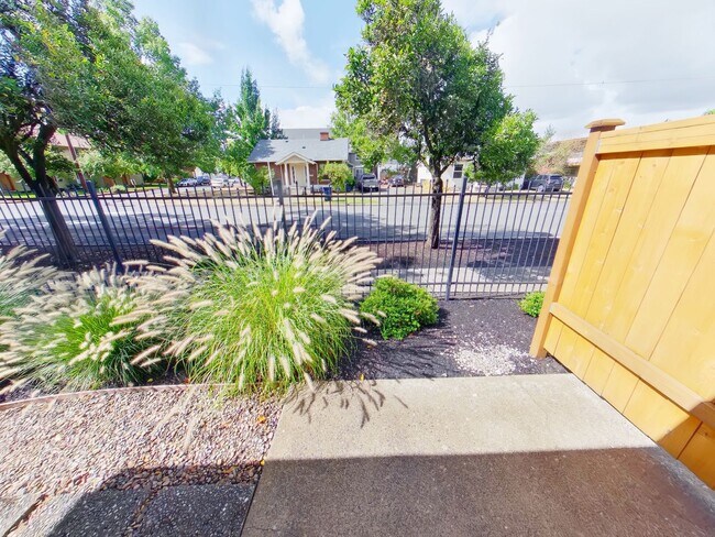 Photo - 1695 Patterson Street