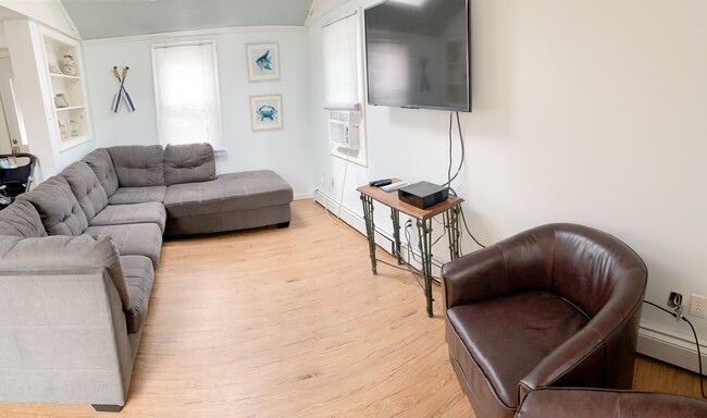 Photo - 104 7th Ave