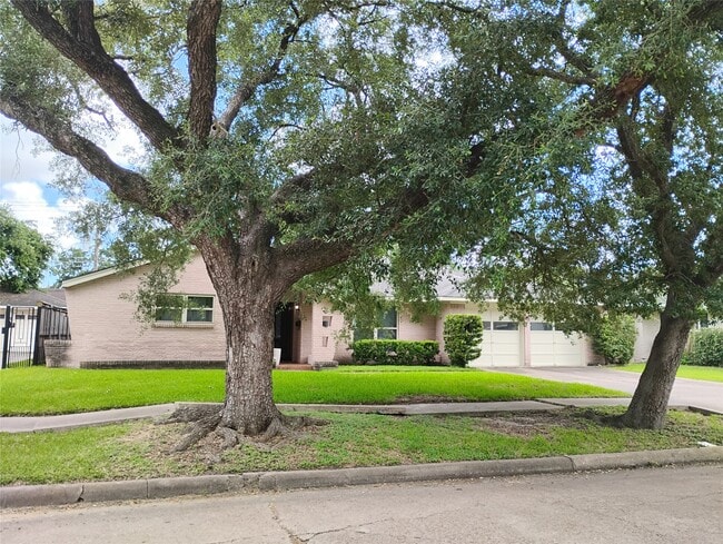 Photo - 5431 Grape St