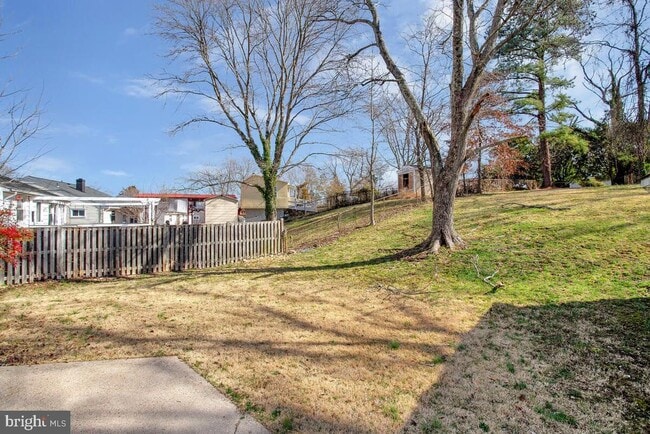 Building Photo - 325 Winslow Rd Rental
