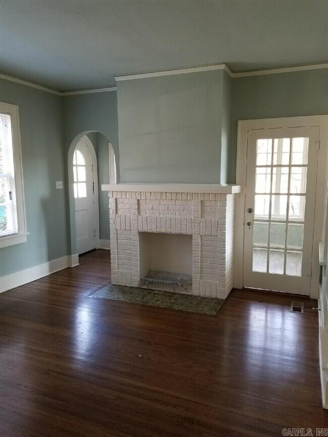 Photo - 421 Louise St