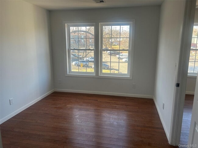 Photo - 15 Waldron Ave