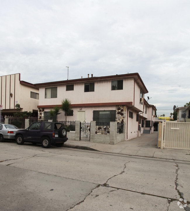 Building Photo - 1224 N Mansfield Ave Rental