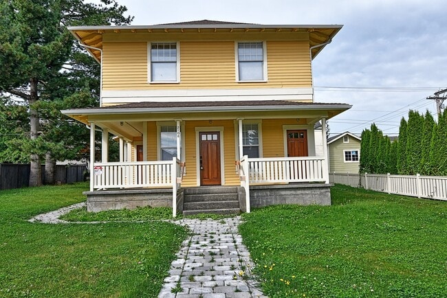 2108 Hoyt Ave Unit 3 Bedroom