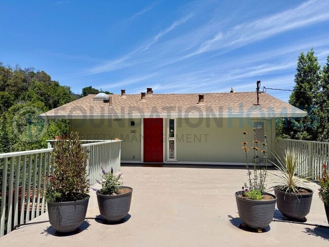 Building Photo - Mountain View Retreat in the Heart of Fairfax- 3BD/1BA Home with Expansive Deck- FOUNDATION
