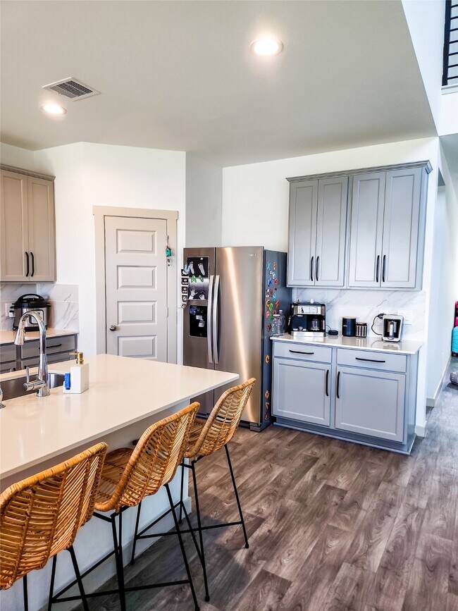 Photo - 7219 Sunbreeze Ln