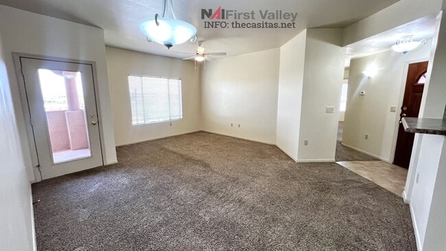 Building Photo - 3 Bedrooms, 2 Baths