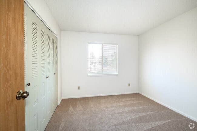 2BR, 1BA - 800SF - Primary Bedroom