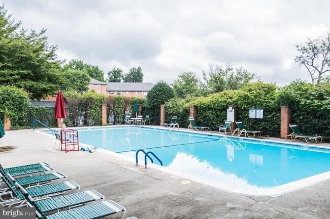 Building Photo - 5301 Westbard Cir Unit 419