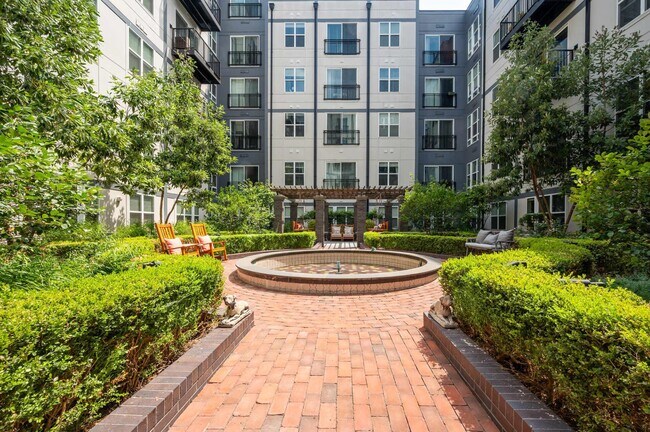 Photo - 1339 E St SE