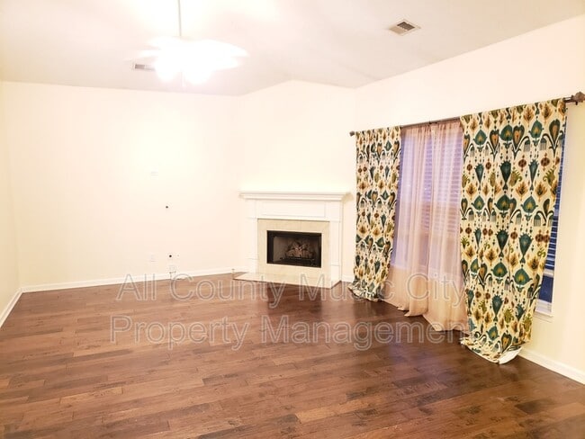 Photo - 905 Weatherside Ct
