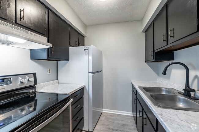 1BR, 1BA - 695SF - Kitchen
