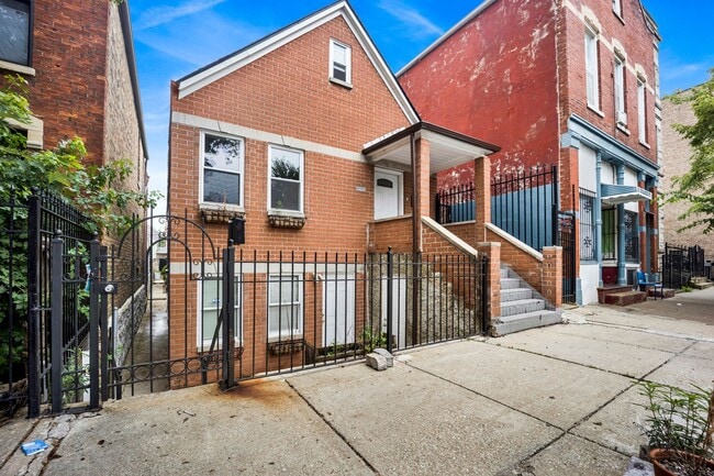 Building Photo - 1649 W 21st St Unit 1649 W. 21st St Garden