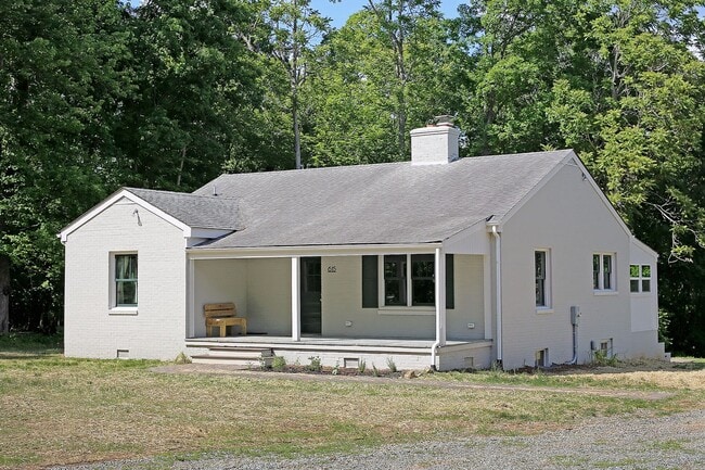 Building Photo - Updated Keswick Cottage on Over 7 Acres