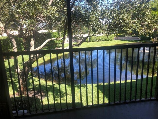 Photo - 15701 W Waterside Cir Unidad 202