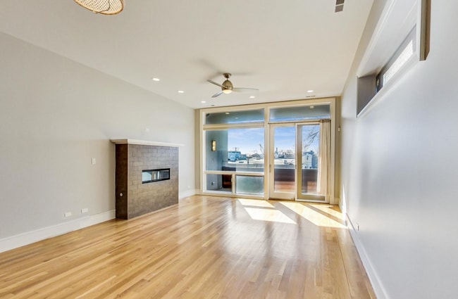 Photo - 2424 W Chicago Ave Unit 301