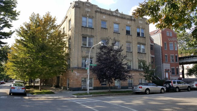 Photo - 1100 W Roscoe St Unit 4