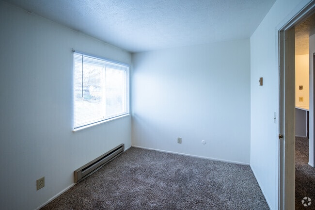 2BR, 1BA - 750SF - B - Bedroom