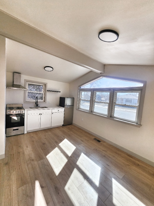 Photo - 860 S Quivas St