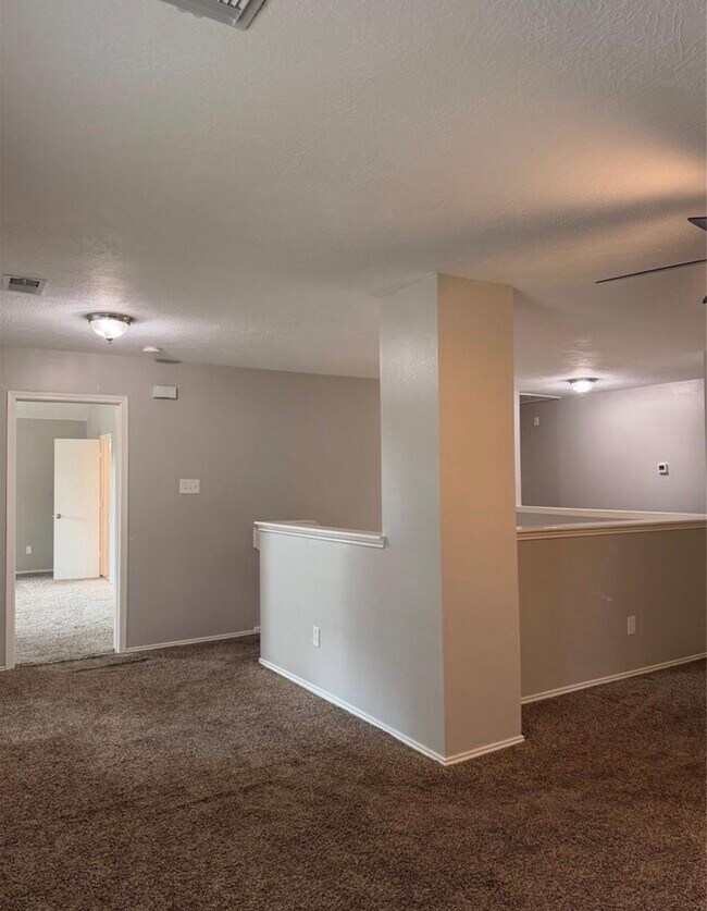 Building Photo - 4707 E Parma Dr