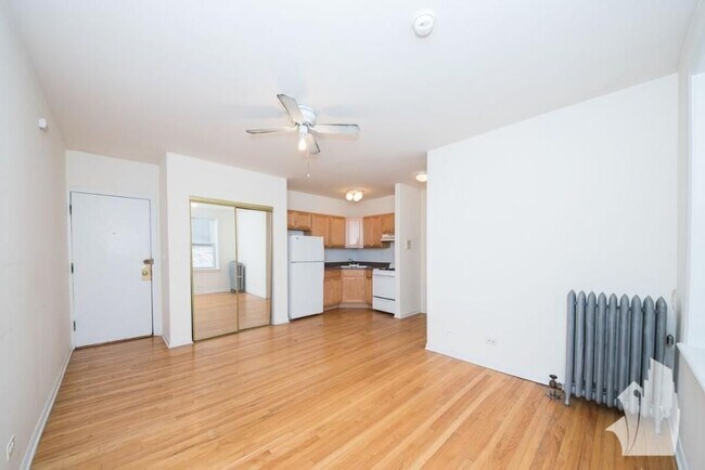 Photo - 910 W Dakin St