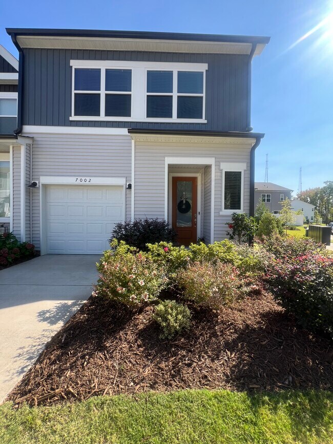 Photo - 7002 Fairmile Run