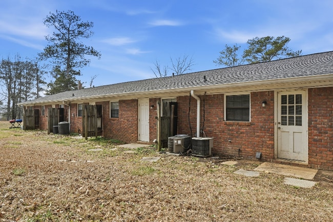 Photo - 3681 Lynn Dr Unit B