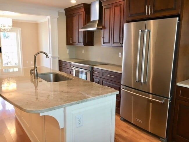 Photo - Downtown Town House - Steps to the Battery, Colonial Lake and King Street!