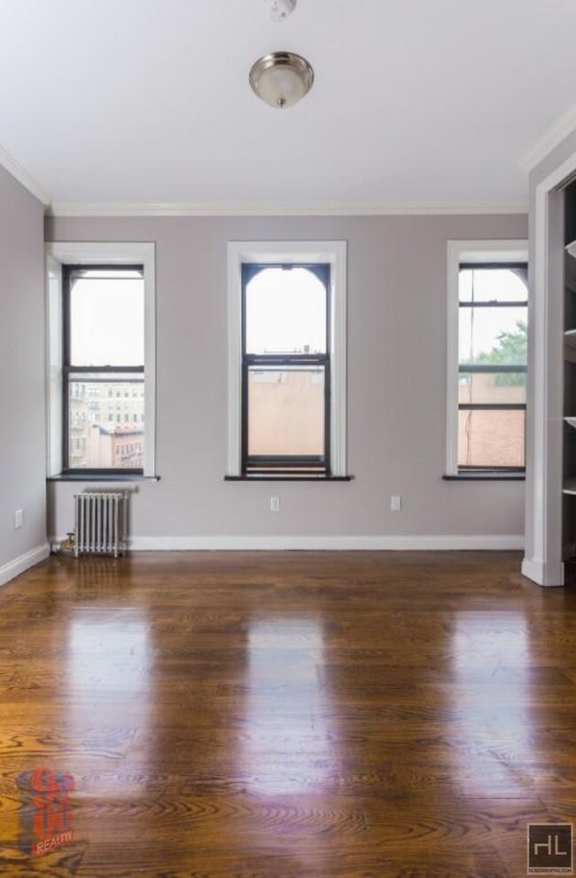 Photo - E 3RD ST. Unidad 5B