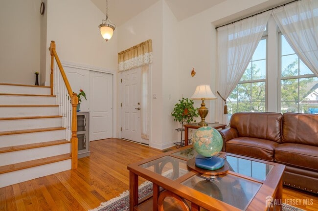 Photo - 8 Comstock Ln