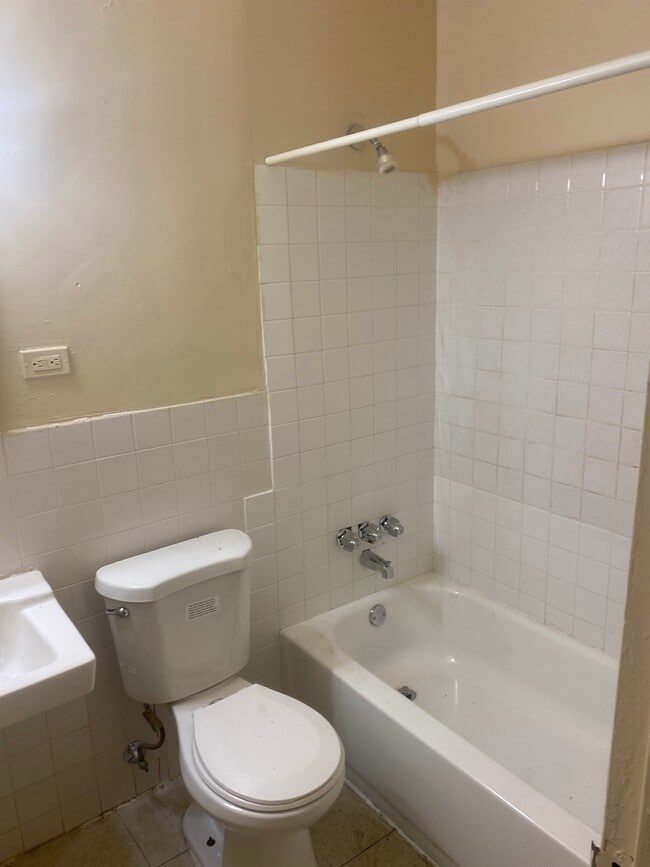 Photo - Lakeside Tower Apartments