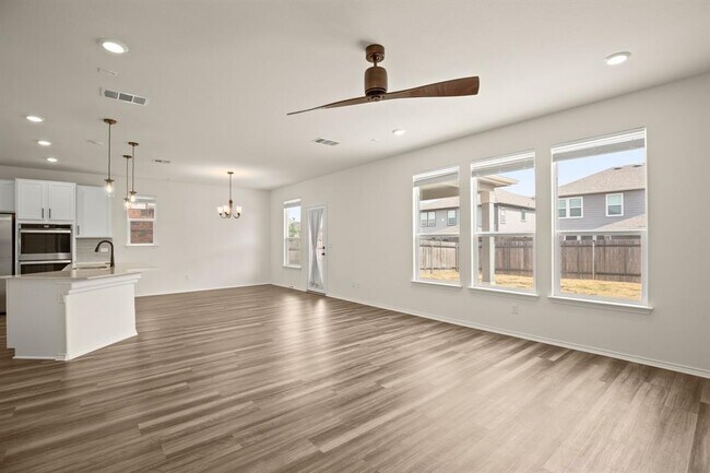 Photo - 109 Pilsener Pass