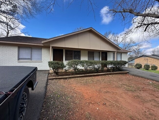 Building Photo - 406 Kearley Dr Unit b