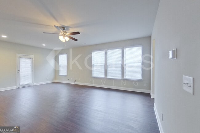 Photo - 155 Orchard Ln