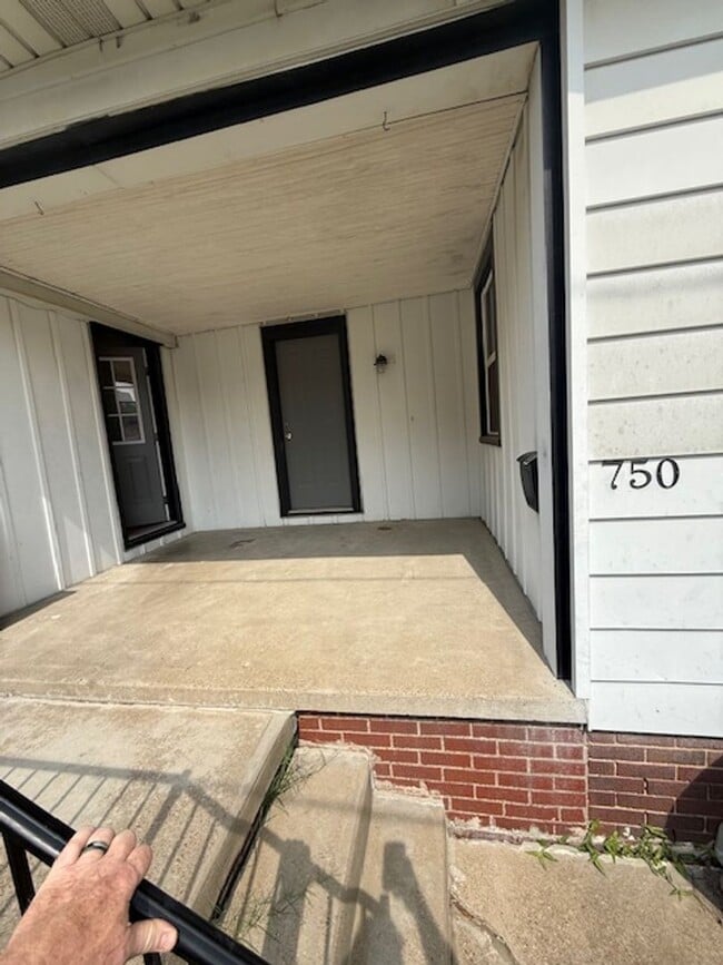 Photo - 750 E Delaware St Apartment Unit B