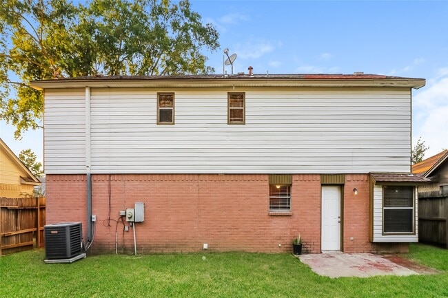 Photo - 14815 Oak Pines Dr