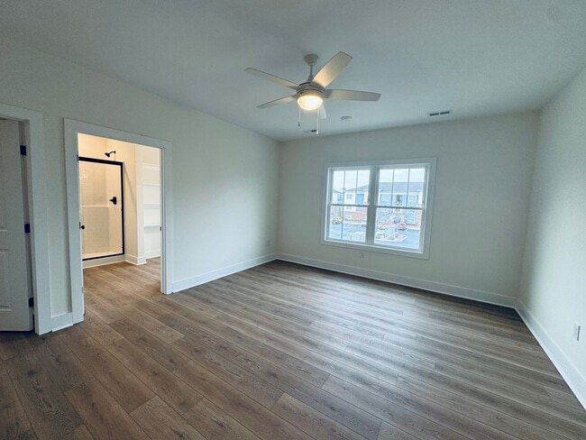 Photo - THE CROWN AT CORNERSTONE - EXTRA LARGE UNIT Unidad 204