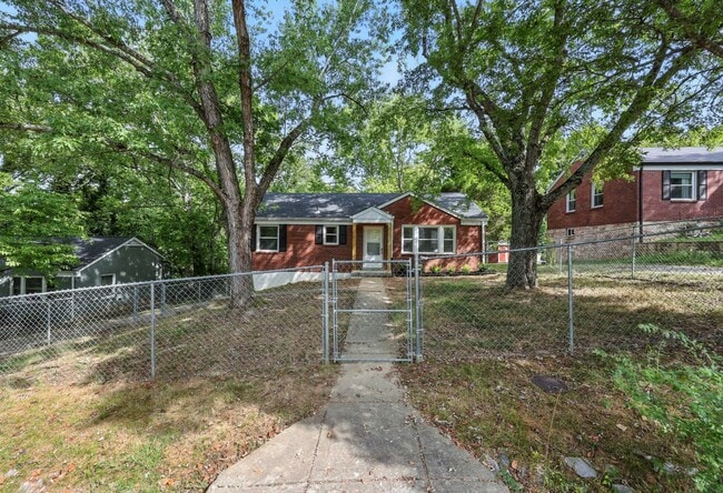 Photo - 3 Bedroom Pet Friendly Home For Rent Near Downtown Clarksville