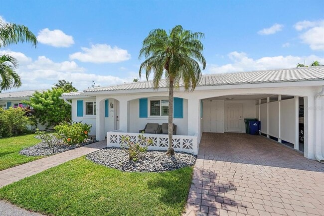 Photo - 706 Spanish Dr S