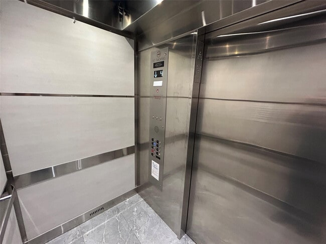 Photo - 7608 NW 18th St Unidad 403