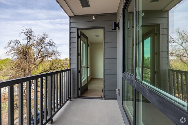 Shakespeare 2BR, 2BA - 1,040SF - Balcony