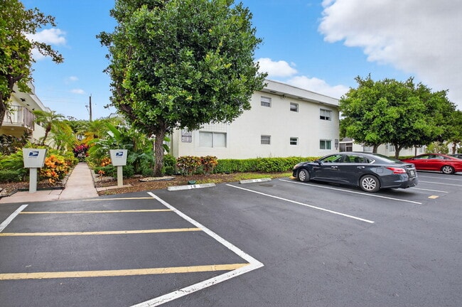 Building Photo - 14905 Wedgefield Dr Unit 201