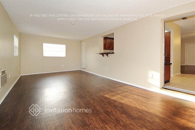 Photo - 312 48th St W