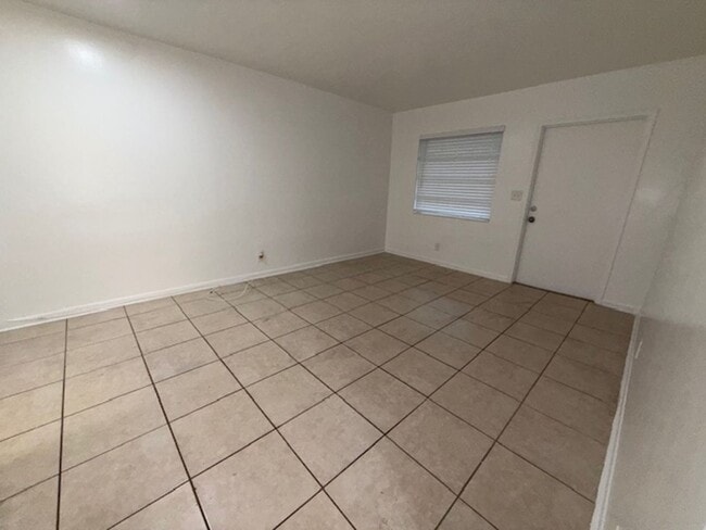 Photo - $995 Deposit w/ approved credit on this Great Neighborhood and Location - WASHER and DRYER IN UNIT!