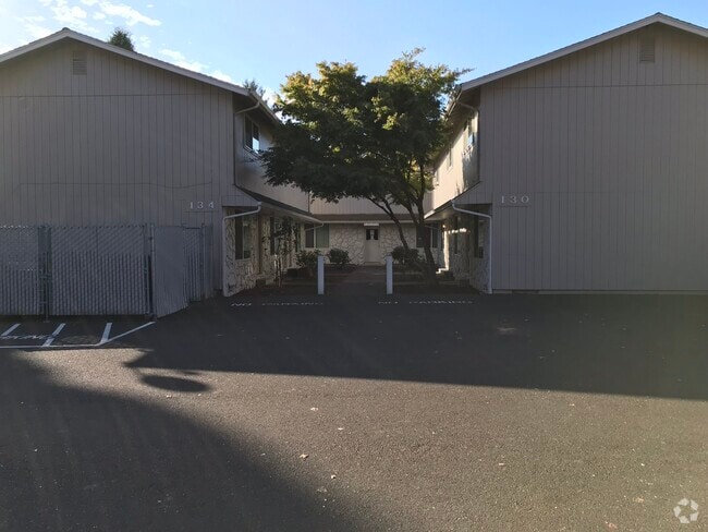 Building Photo - 130-134 NE Conifer Blvd Rental
